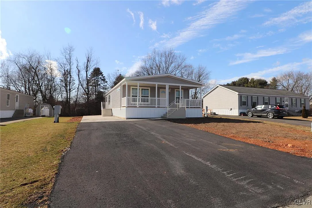 213 Autumn Ln E photo 1