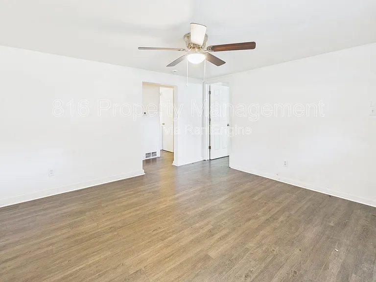 639 S Crysler Ave #E — Photo 2