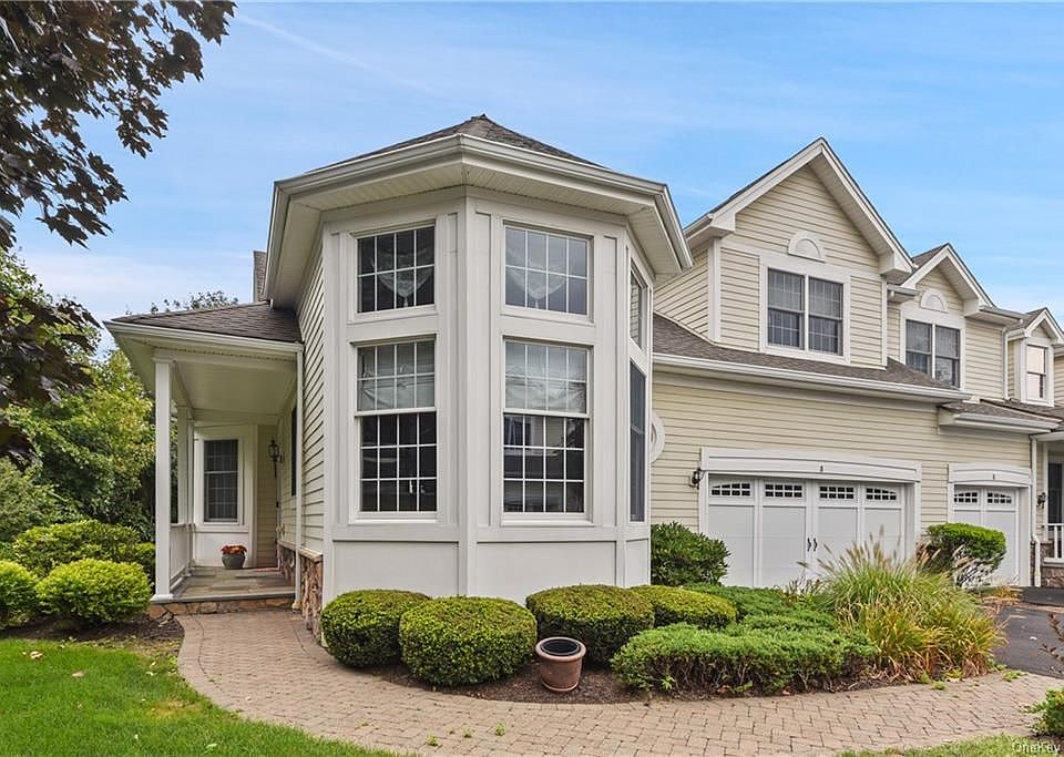 1st image of 8 Shinnecock Ct