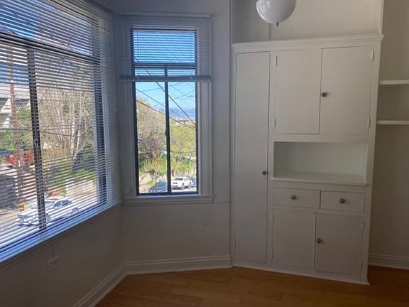 Kitchen with Bay views window seating