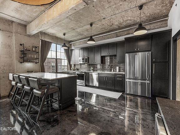 3rd image of 200 W Jackson Ave APT 607