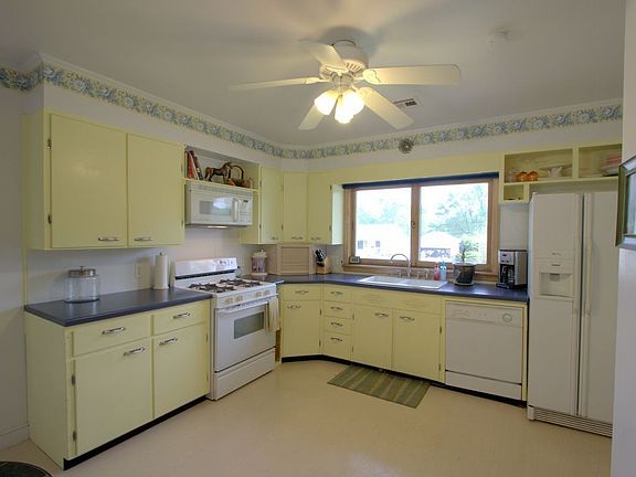 Plenty of cabinets - newer appliances