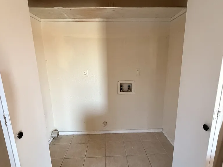 808 W Olmos Dr — Photo 15