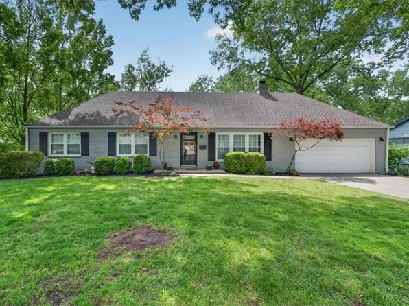 8332 Overbrook Rd, Leawood, KS 66206