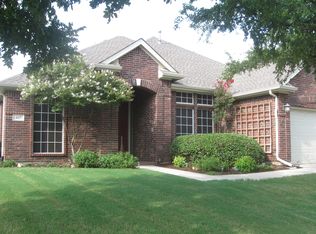 407 Stoneleigh Cir, Lake Dallas, TX 75065