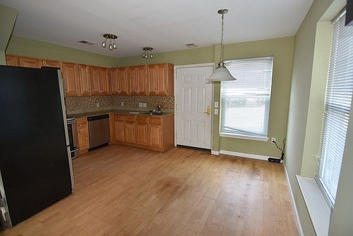 5th image of 1345 N Franklin St