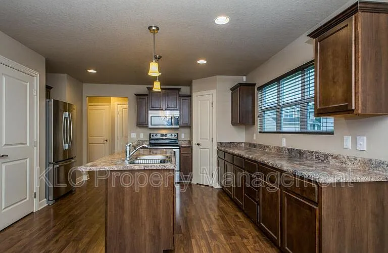 3500 Park Side Dr — Photo 4