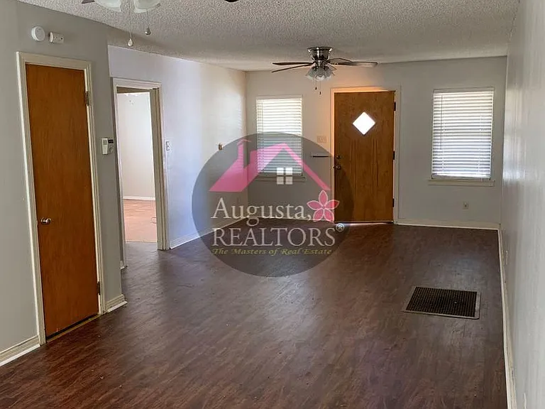 1504 McCaulley St — Photo 2