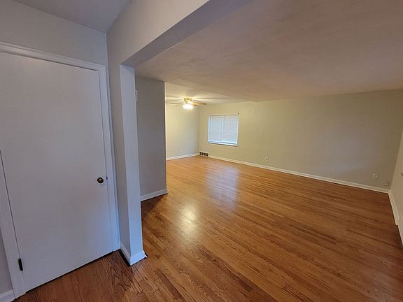 3rd image of 1132 Moorlands Dr #1132