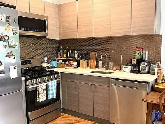 4th image of 1101 Jefferson Ave #1