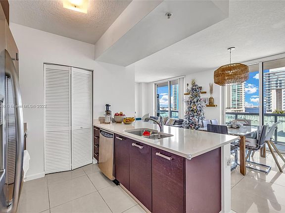 4th image of 333 NE 24th St APT 1009
