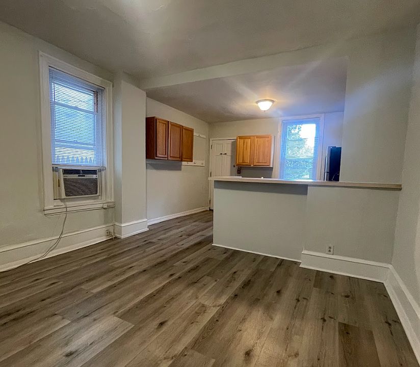 1st image of 2634 Poplar St Floor 1