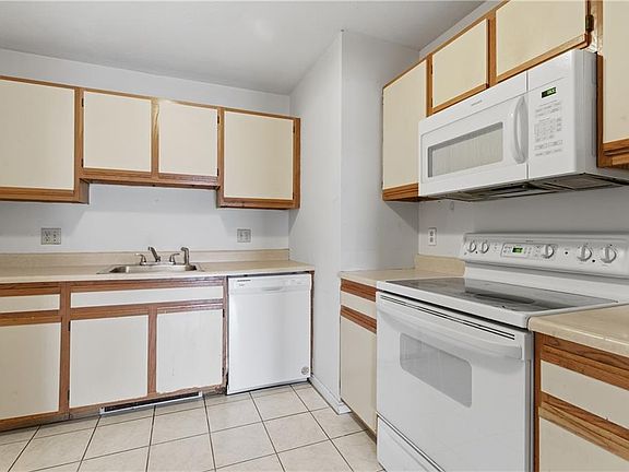 2nd image of 200 Manville Hill Rd APT 41
