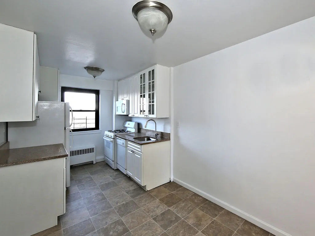 Apartment for Rent — Photo 2