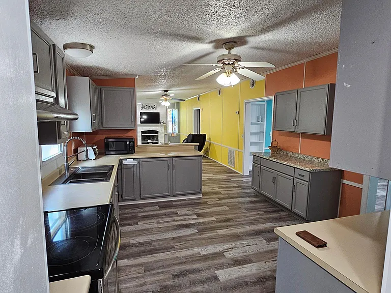 1256 Hawk Ave — Photo 18