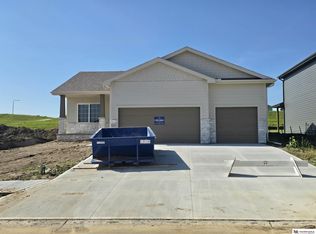 16013 Isabella St, Bennington, NE 68007