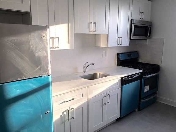 4th image of 13915 83rd Ave #723