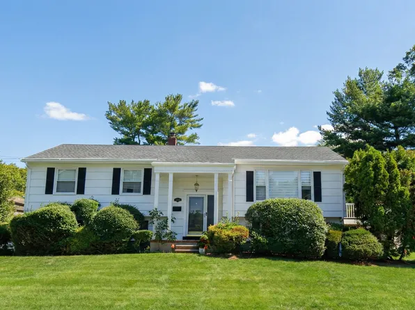 346 Alan Dr, Paramus, NJ 07652