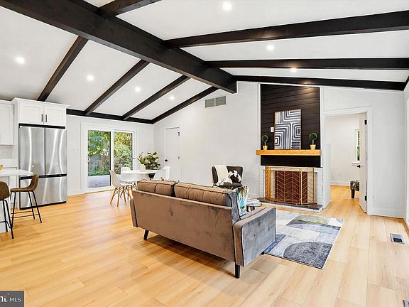 3rd image of 6326 Farmar Ln