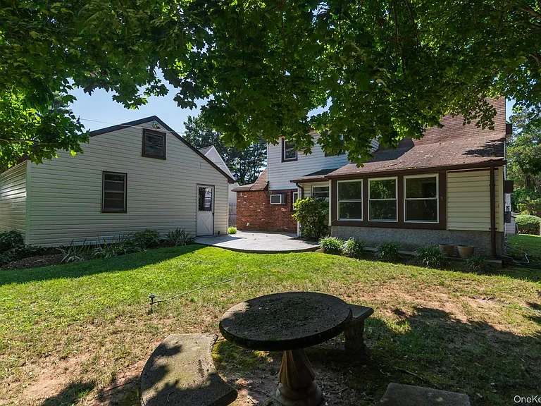 27 Collins Rd — Photo 11