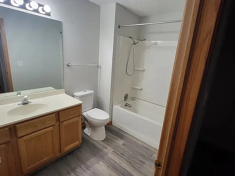 1325 SE Delaware Ave #1 — Photo 7