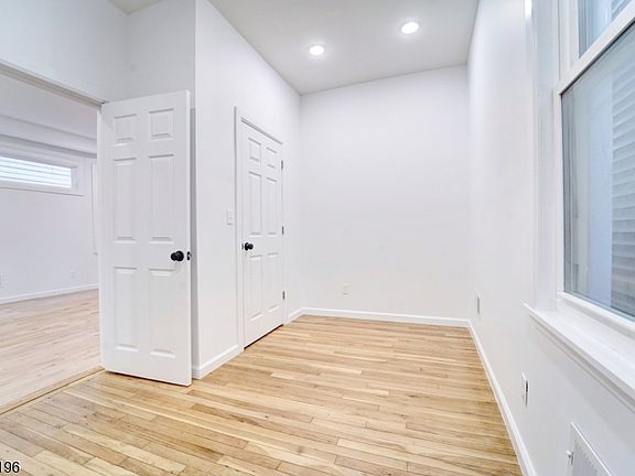 4th image of 336 13th Ave Floor 3