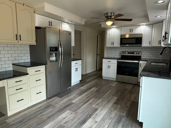 915 Orchard St, Akron, PA 17501