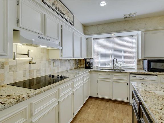 4th image of 2115 Cannes Dr