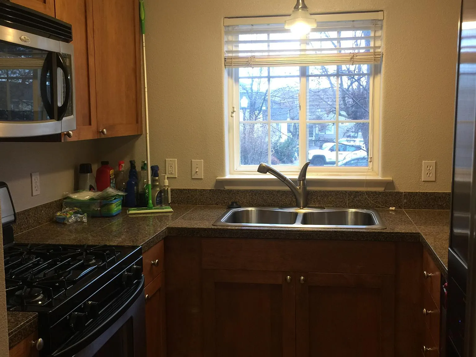 3 bed, 1250 sqft, $2,400 — Photo 4