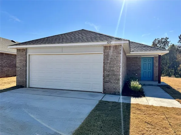 1017 Ichabod Cir, Chickasha, OK 73018