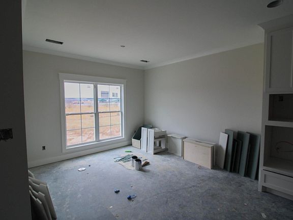 4th image of 1010 Ridgeview Cv