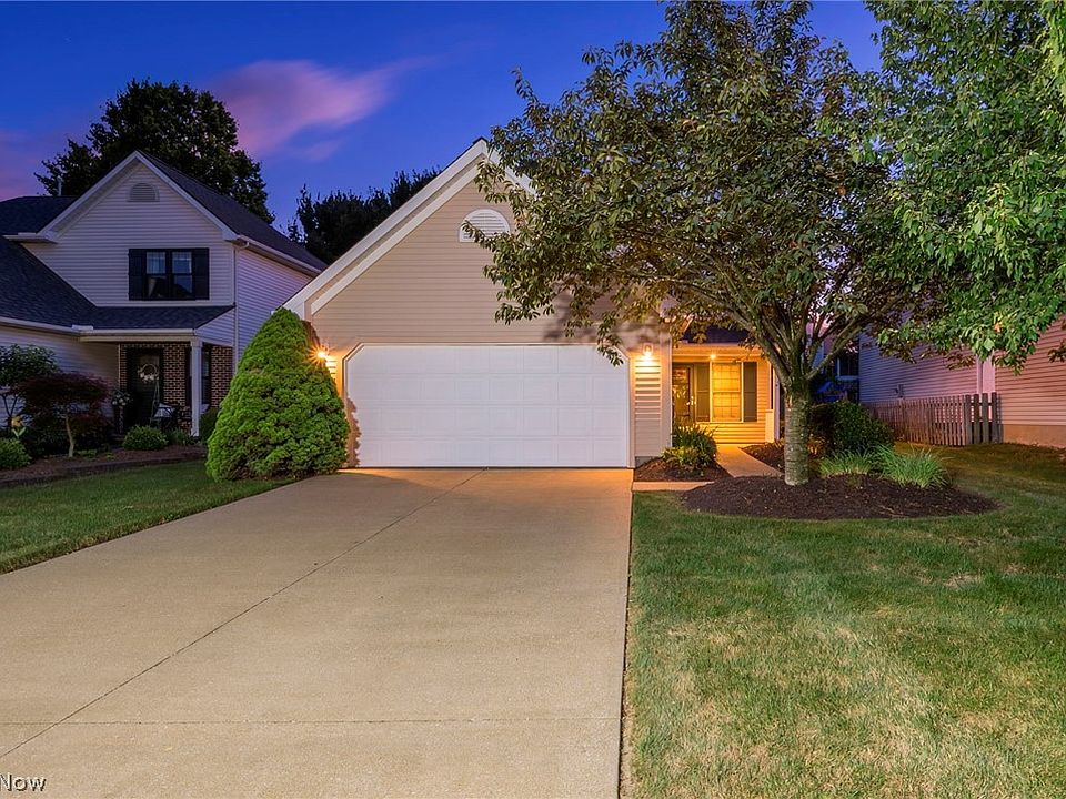 1st image of 450 Charleton Dr