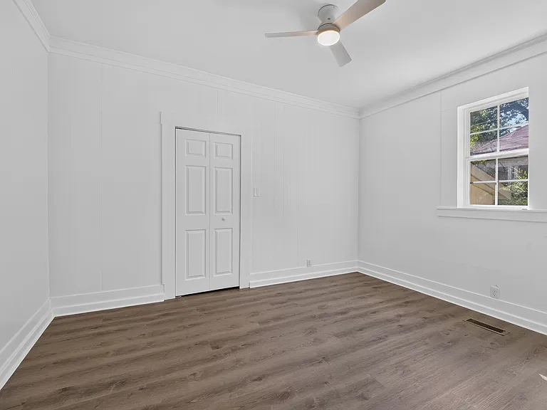324 Walnut St — Photo 15