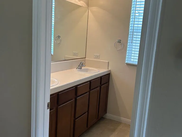 1925 Holt Rinehart Ave — Photo 23