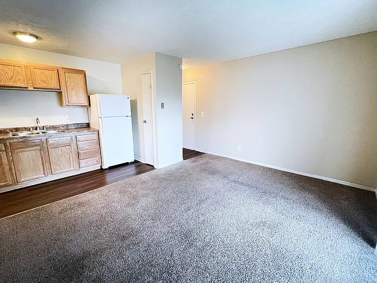 Crown Crossing Apartments — Photo 66