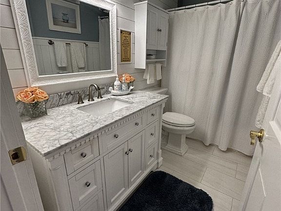 4th image of 70 Royal Oak Ct APT 107