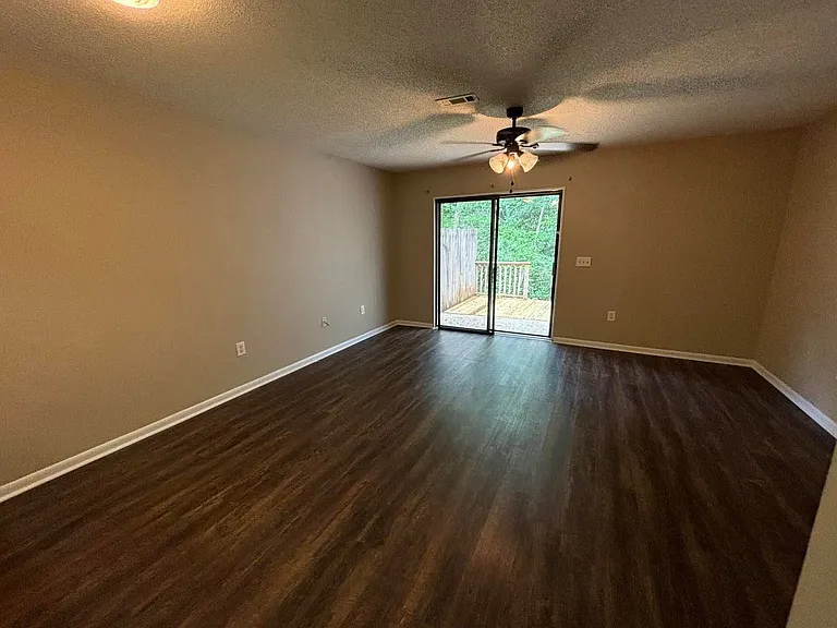 121 Candlebrook Dr — Photo 5