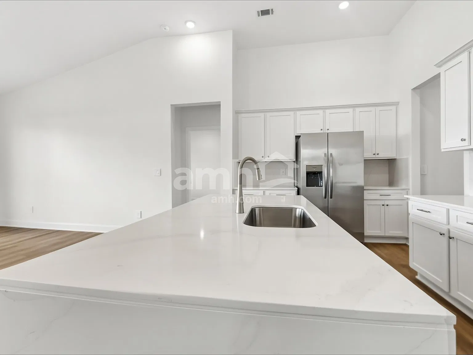 5 bed, 4.0 bath, 2714 sqft, $2,995 — Photo 4