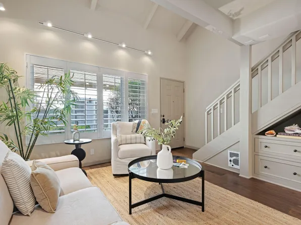 220 Elm Ave APT 9, Carpinteria, CA 93013