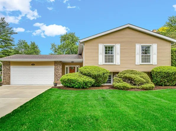 1140 Essel Ct E, Wheaton, IL 60189