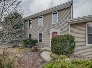 1 E Newhaven Cir, Madison, WI 53717