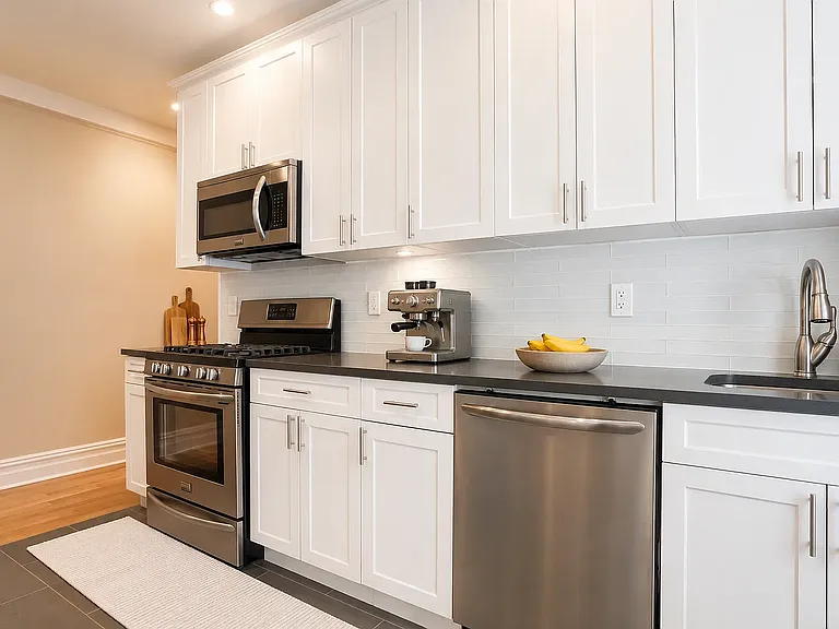 550 Riverside Dr #24 — Photo 2