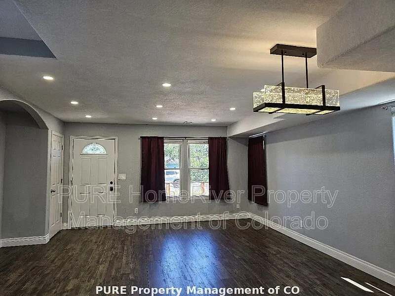 3 bed, 1.5 bath, 1281 sqft, $2,350 — Photo 4