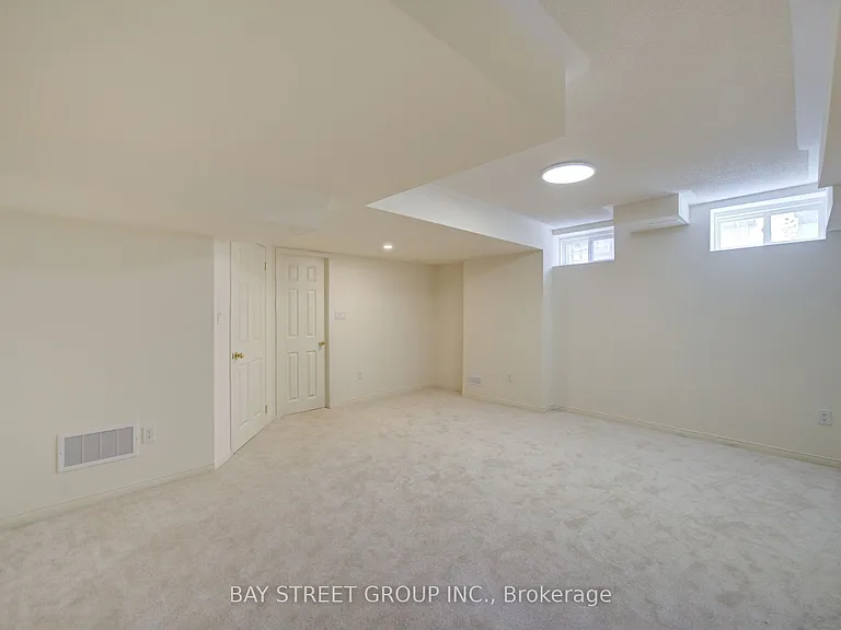 114 Ness Dr — Photo 33