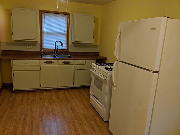 3rd image of 2211 S Eaton Ave