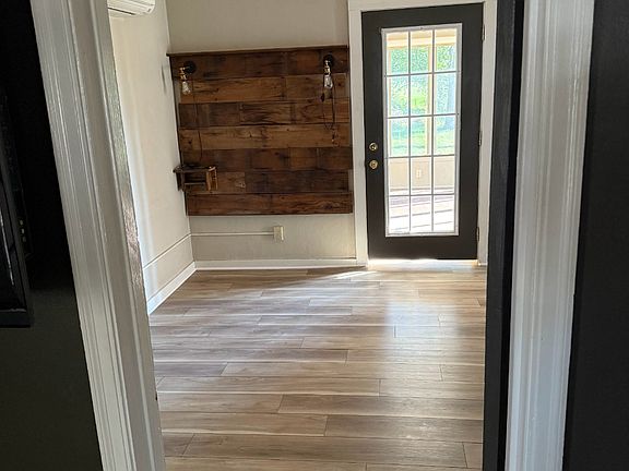 3rd image of 1225 N 8th Ave