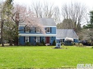 26 Farm Rd W, Wading River, NY 11792