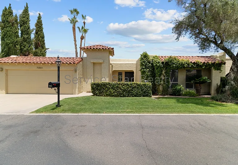 7320 E Rose Ln — Photo 1