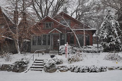 2nd image of 120 Melbourne Ave SE