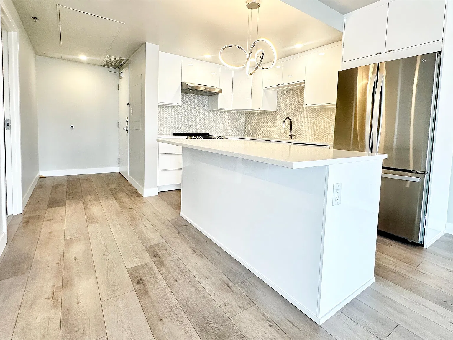 1 bed, 1100 sqft, $3,695 — Photo 3
